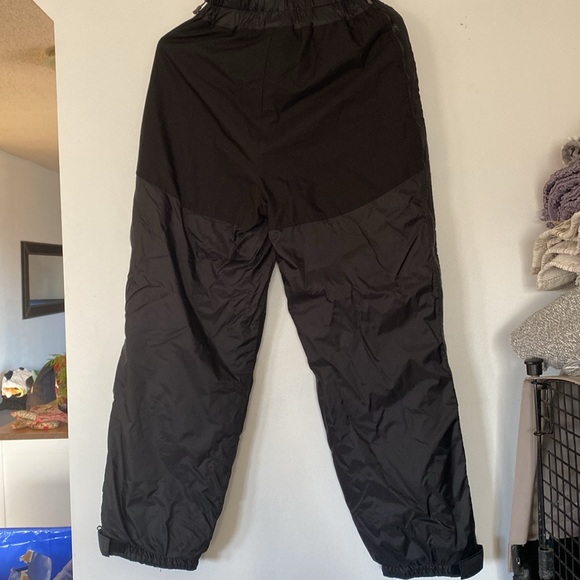 MEC snow pants size small - Picture 2 of 8